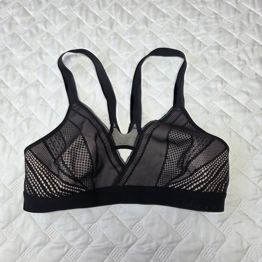 Lululemon Awake To Lace Bra 32C Black beige EUC v-neck mesh Hook-and-eye closure